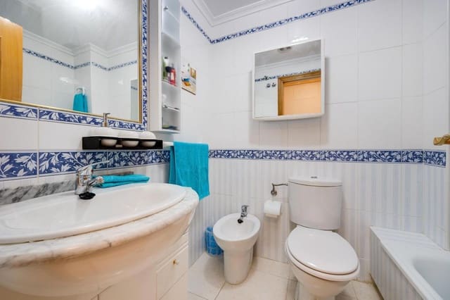 Piso de 2 habitaciones en Avenida Habaneras - Curva de Palangre, Torrevieja en venta - 131.000 € (Ref: 9401917)