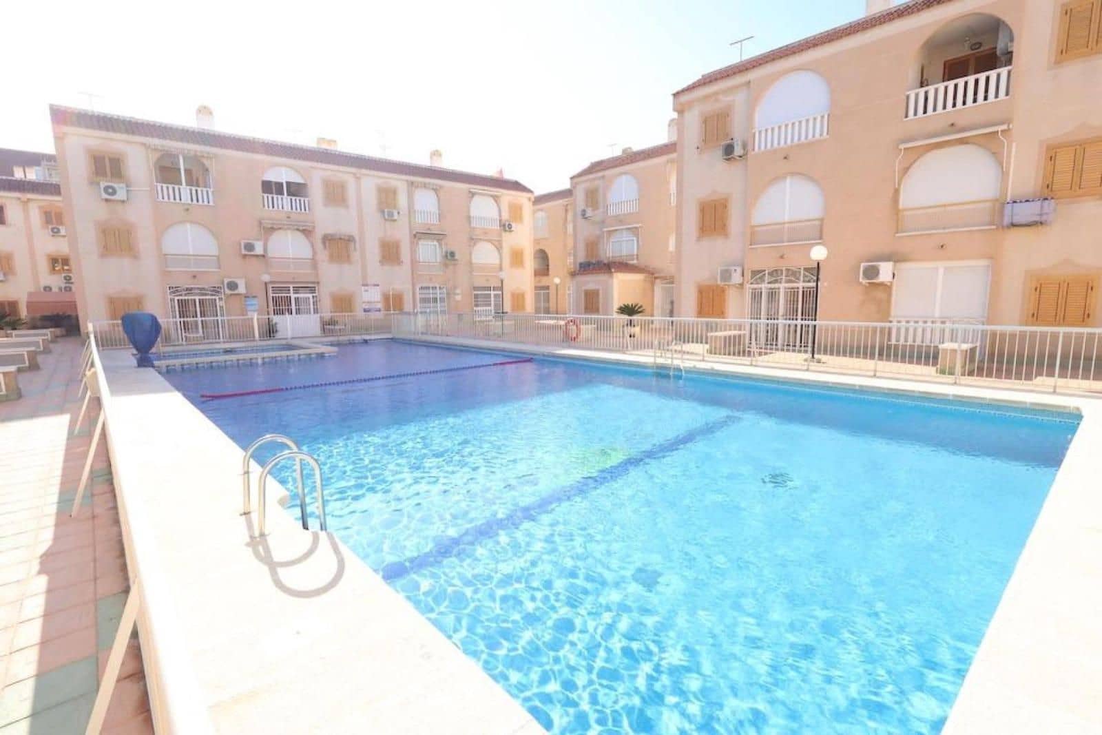 3 sovrum Lägenhet till salu i Torrevieja med pool - 175 000 € (Ref: 9401919)