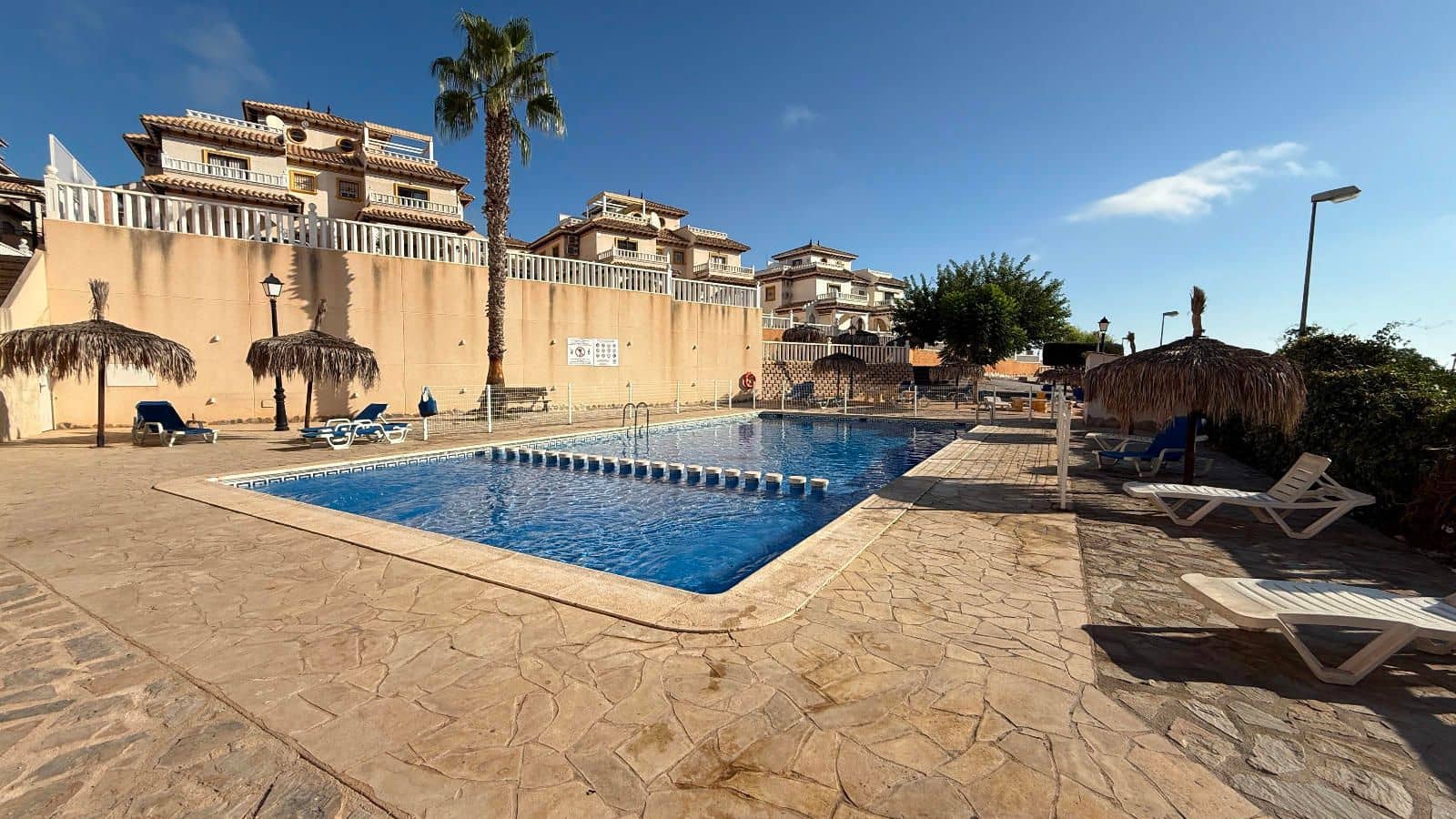 2 makuuhuone Asunto myytävänä paikassa Orihuela Costa mukana uima-altaan - 159 000 € (Ref: 9401920)