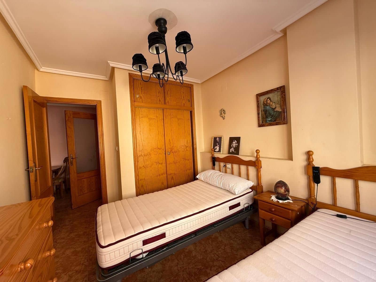 2 makuuhuone Asunto myytävänä paikassa Torrevieja mukana 
autotalli - 146 000 € (Ref: 9401923)