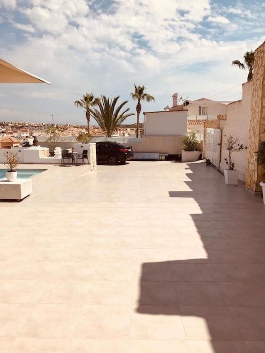 Chalet de 6 habitaciones en Ciudad Quesada en venta con piscina garaje - 684.999 € (Ref: 9401931)