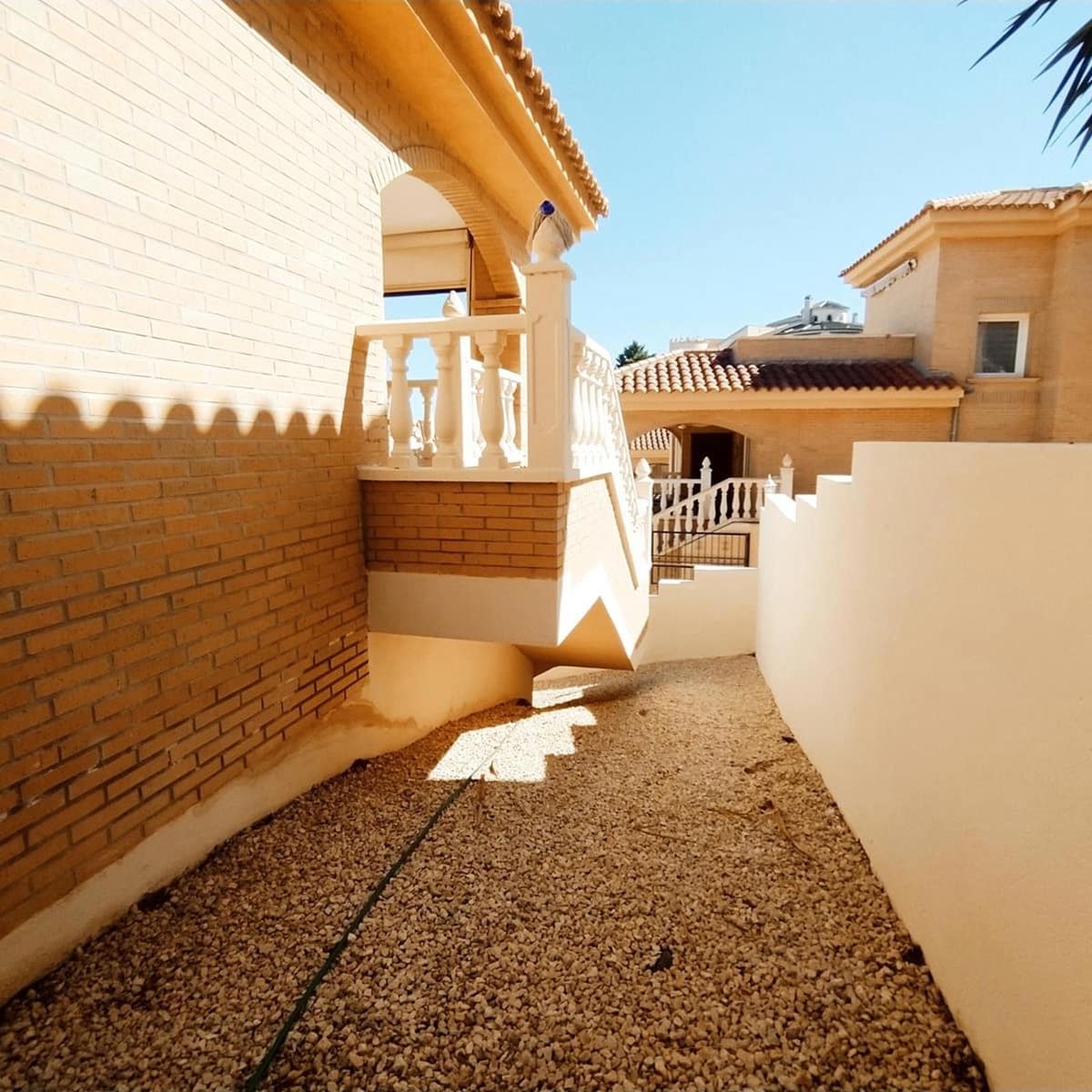 3 makuuhuone Huvila myytävänä paikassa Ciudad Quesada mukana uima-altaan 
autotalli - 299 000 € (Ref: 9401933)