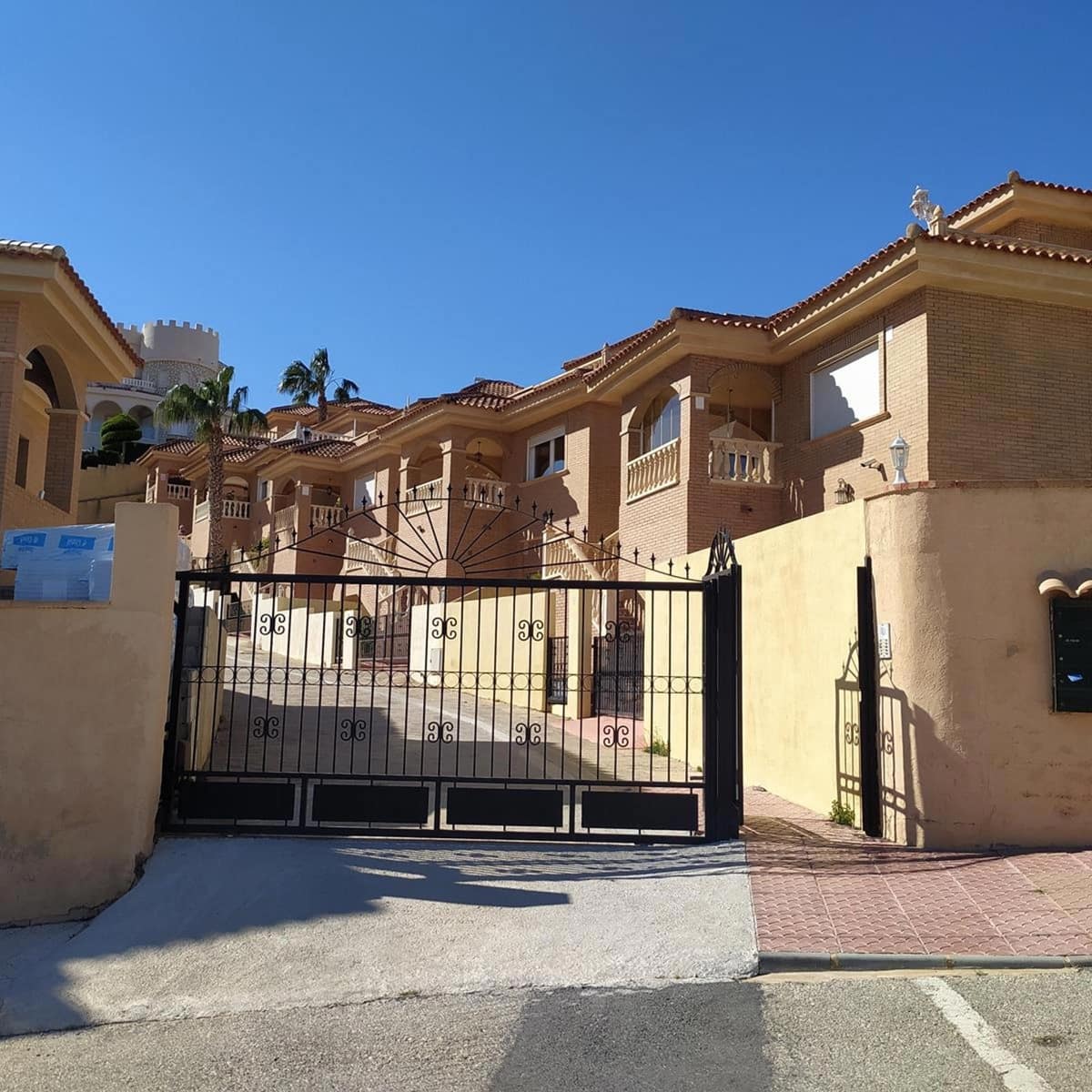 3 makuuhuone Huvila myytävänä paikassa Ciudad Quesada mukana uima-altaan 
autotalli - 299 000 € (Ref: 9401933)