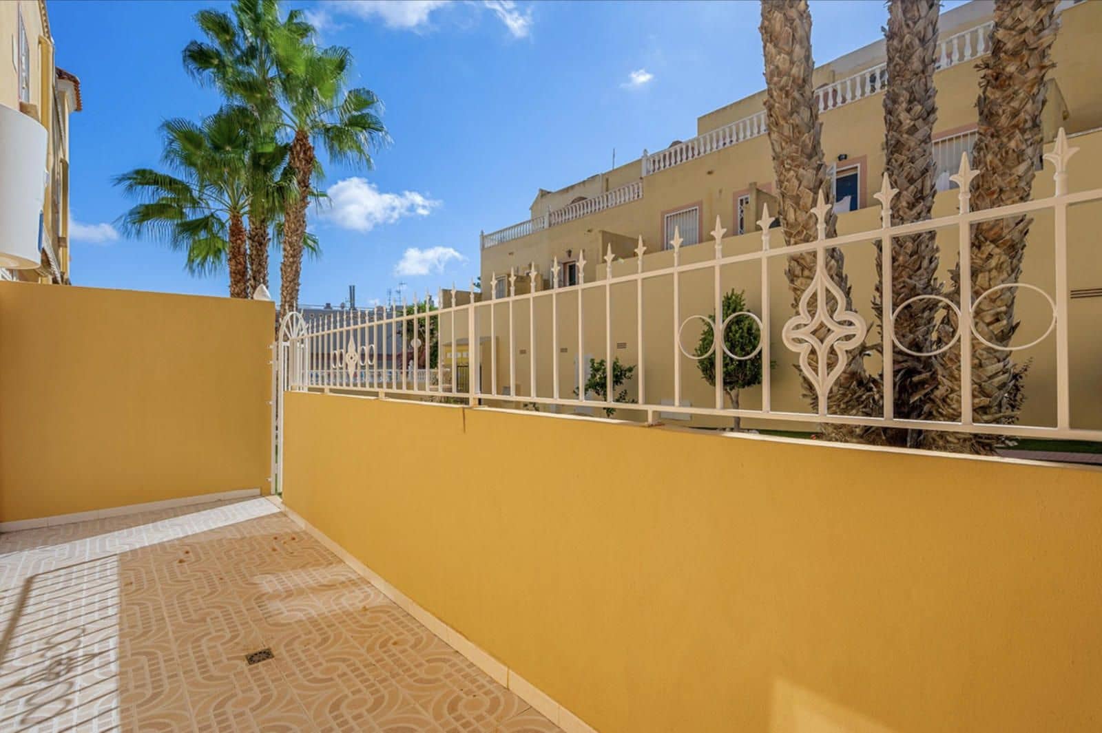 2 bedroom Villa for sale in Orihuela Costa with pool garage - € 199,000 (Ref: 9402704)