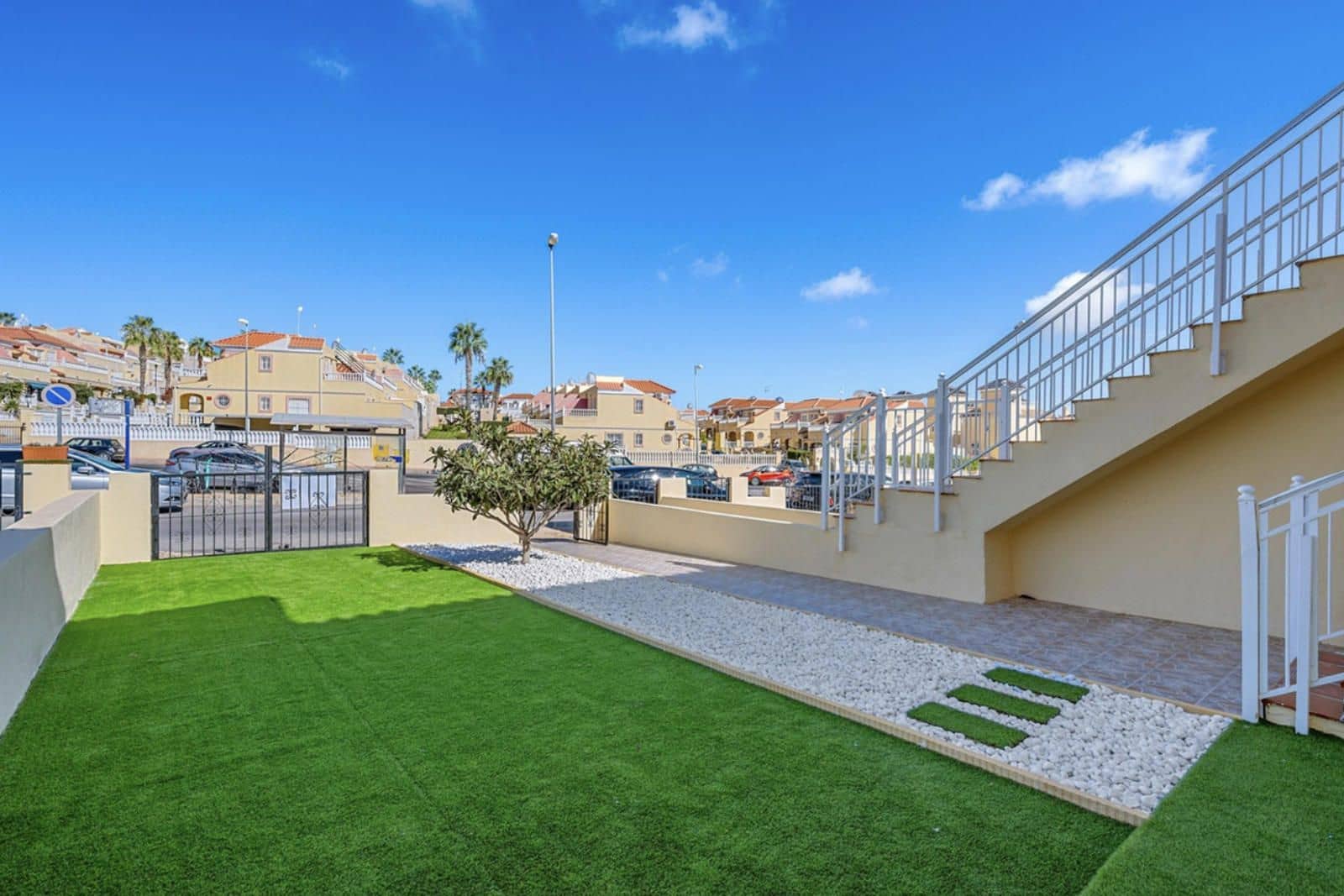 2 bedroom Villa for sale in Orihuela Costa with pool garage - € 199,000 (Ref: 9402704)