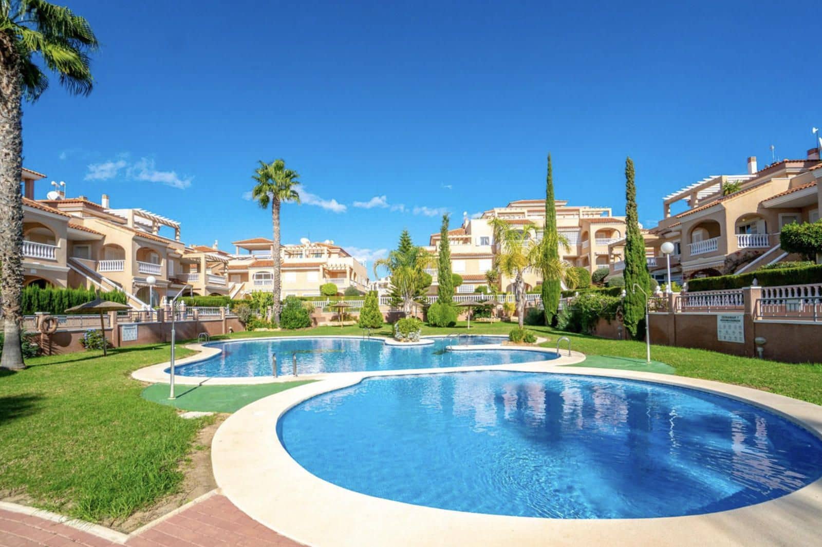 2 sovrum Villa till salu i Playa Flamenca med pool - 195 000 € (Ref: 9402705)