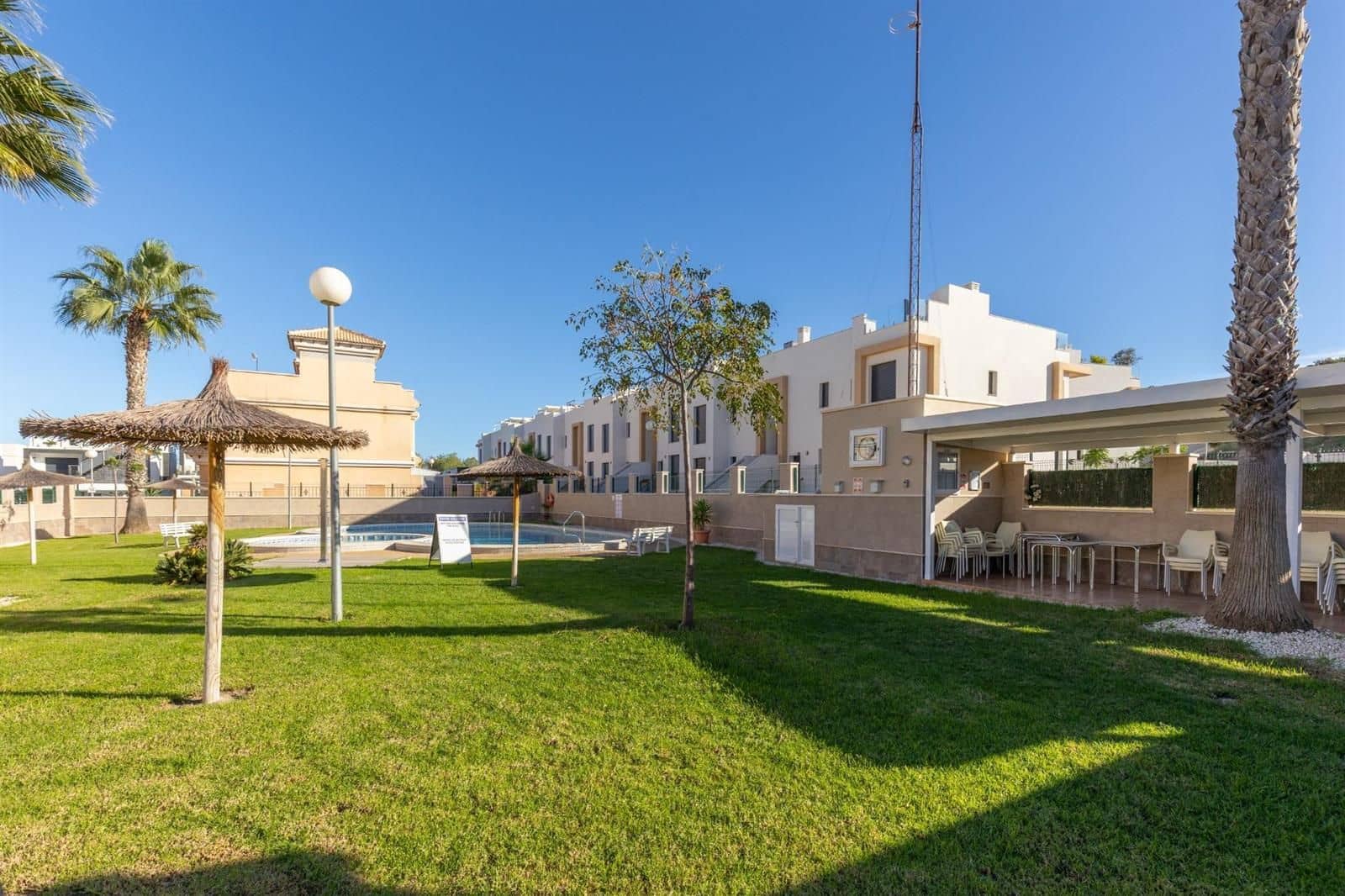 3 quarto Moradia para venda em Orihuela Costa com piscina garagem - 190 000 € (Ref: 9409709)