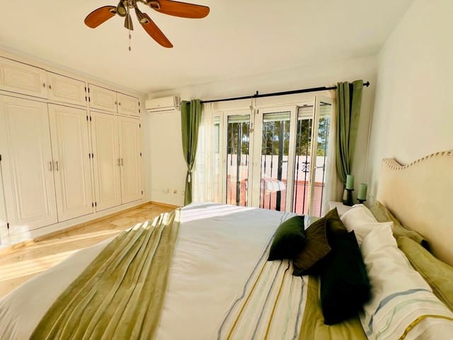 Chalet de 3 habitaciones en Las Ramblas Golf, Orihuela en venta con piscina garaje - 639.900 € (Ref: 9413026)