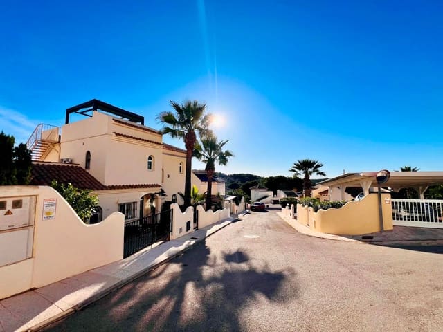 Chalet de 3 habitaciones en Las Ramblas Golf, Orihuela en venta con piscina garaje - 639.900 € (Ref: 9413026)