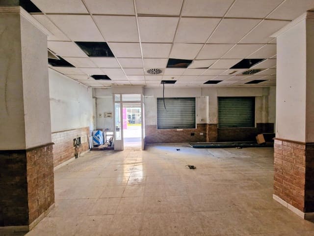 Commercial for sale in Centro, Torrevieja - € 125,000 (Ref: 9415182)