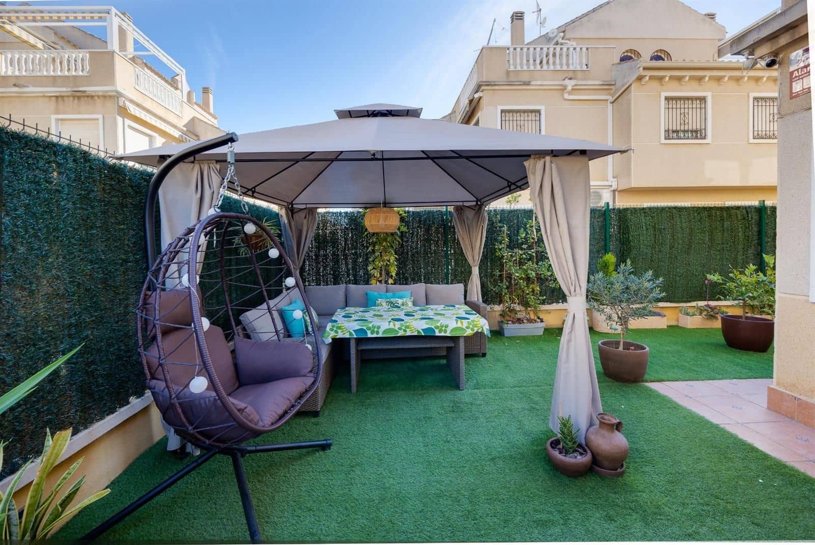 2 bedroom Villa for sale in Torrevieja with pool - € 183,900 (Ref: 9425851)