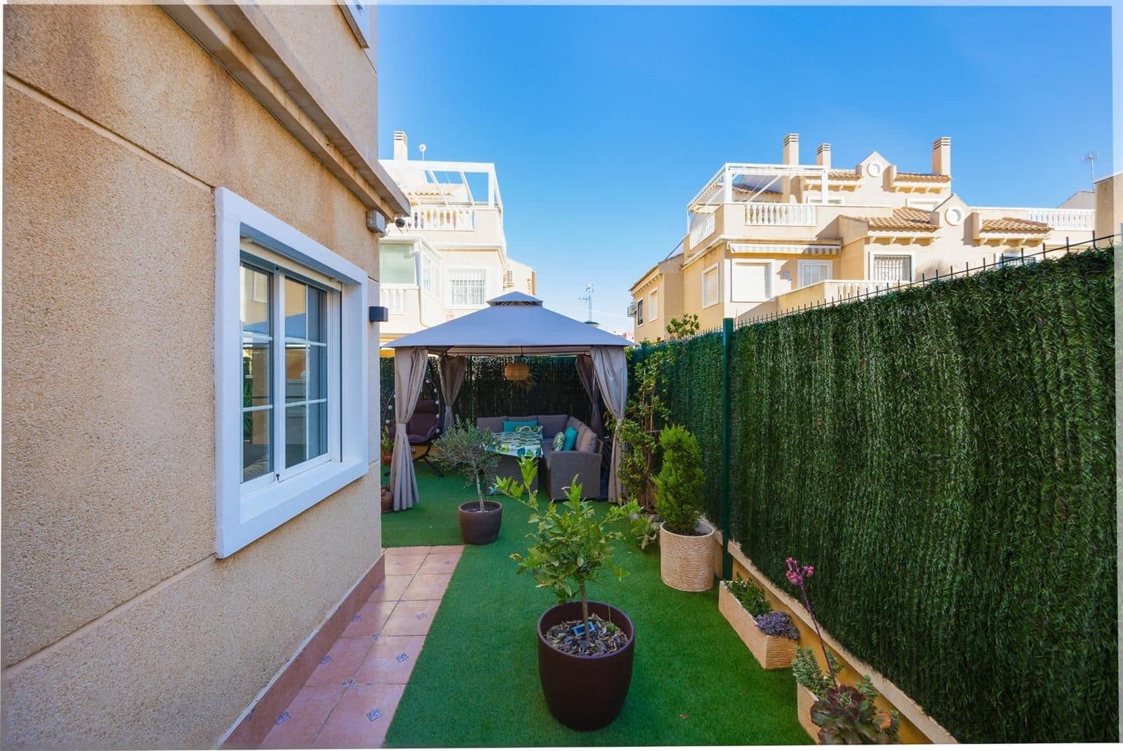 2 bedroom Villa for sale in Torrevieja with pool - € 183,900 (Ref: 9425851)