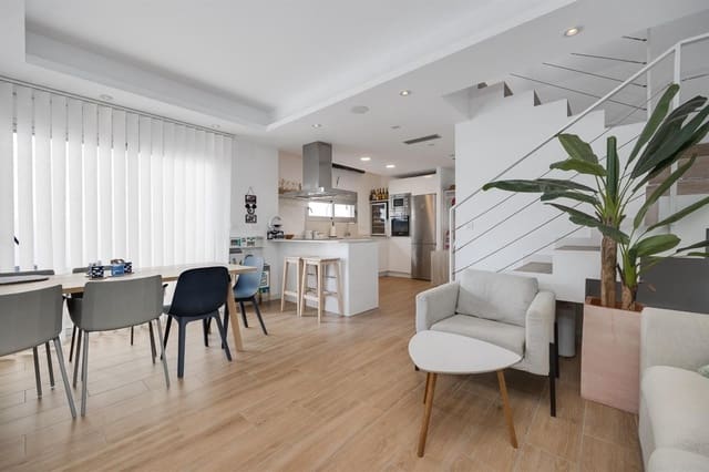 3 bedroom Villa for sale in Los Frutales, Torrevieja with pool - € 439,000 (Ref: 9425852)