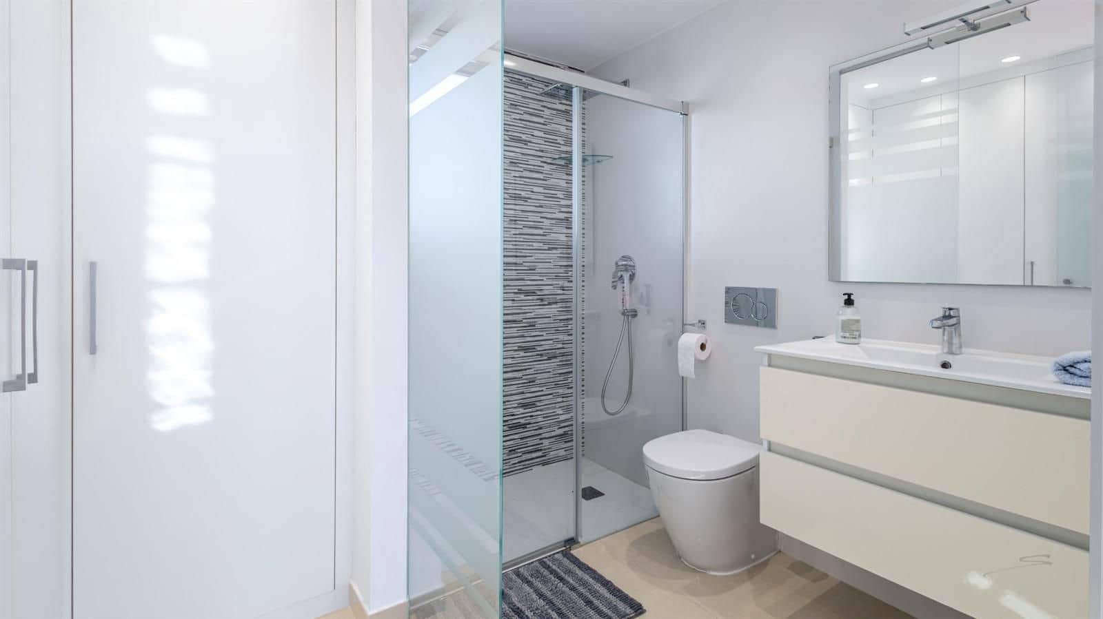 4 Zimmer Villa zu verkaufen in Orihuela Costa mit Pool Garage - 630.000 € (Ref: 9431708)