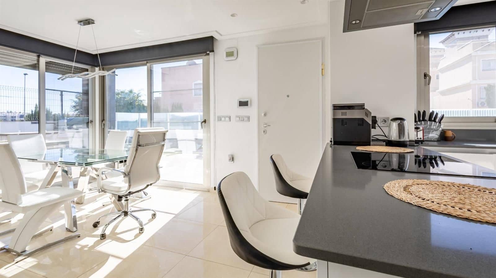 4 Zimmer Villa zu verkaufen in Orihuela Costa mit Pool Garage - 630.000 € (Ref: 9431708)