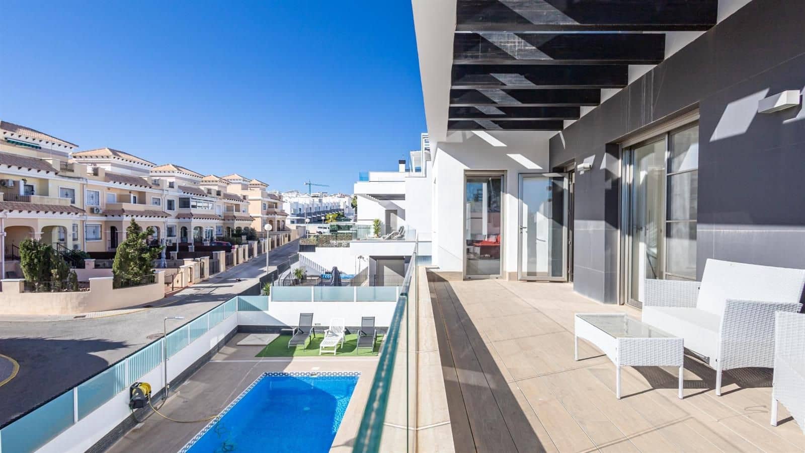 4 Zimmer Villa zu verkaufen in Orihuela Costa mit Pool Garage - 630.000 € (Ref: 9431708)