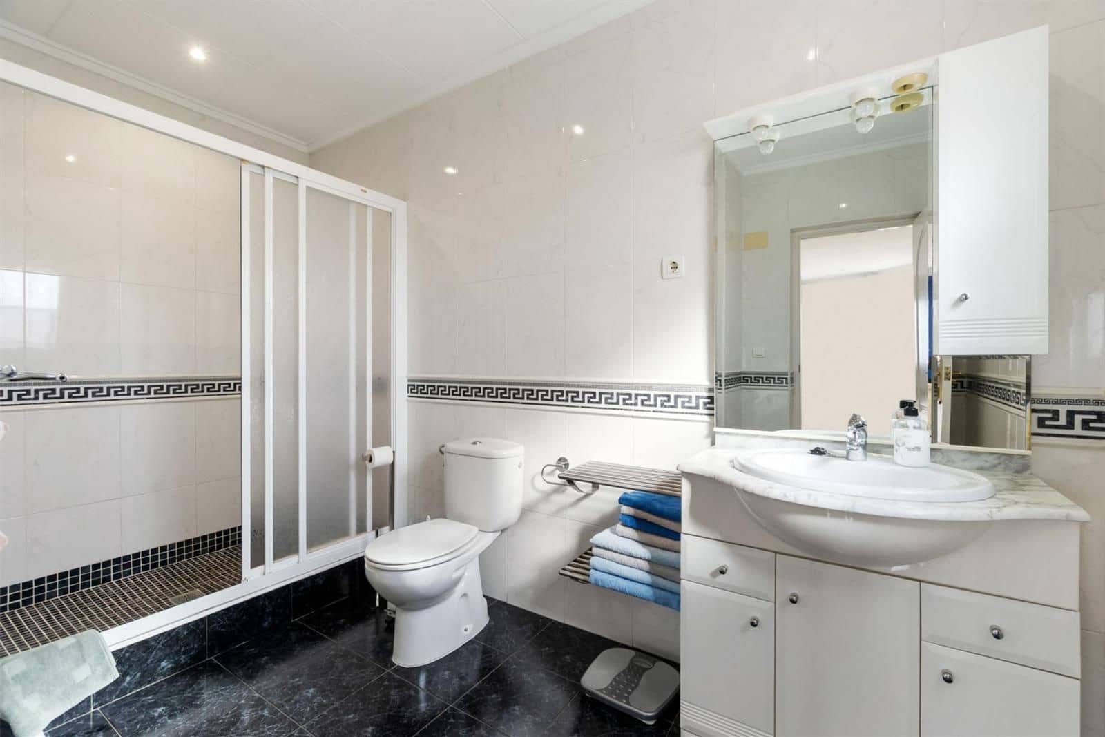 4 sovrum Villa till salu i Torrevieja med pool garage - 549 000 € (Ref: 9431709)