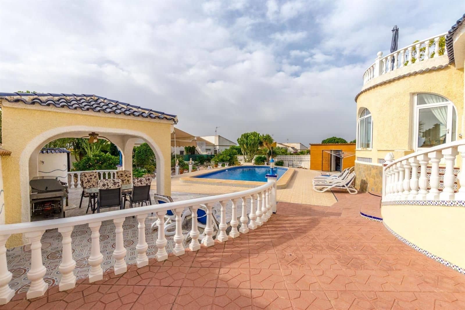 4 sovrum Villa till salu i Torrevieja med pool garage - 549 000 € (Ref: 9431709)