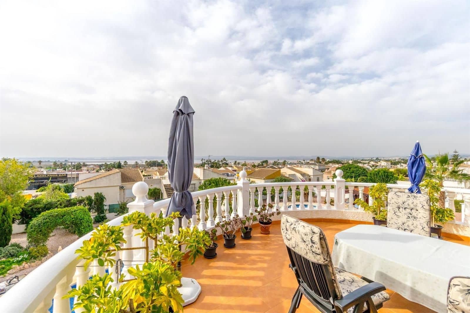 4 sovrum Villa till salu i Torrevieja med pool garage - 549 000 € (Ref: 9431709)