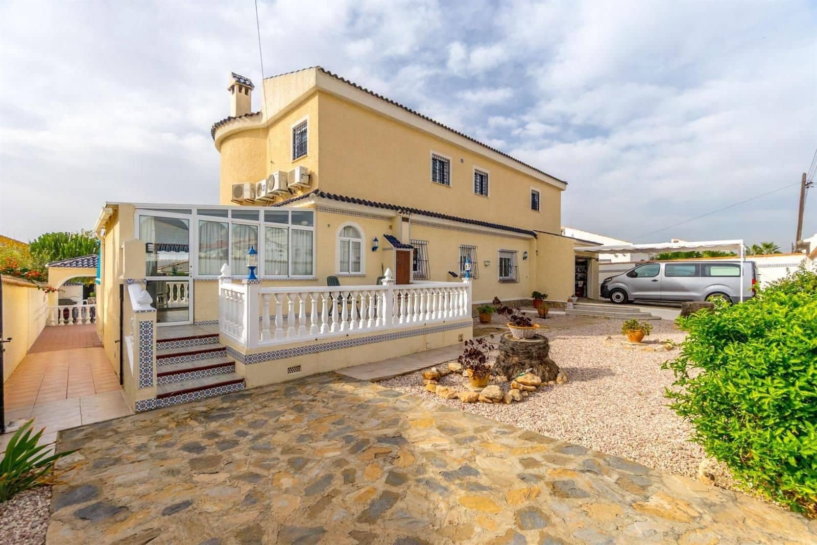 4 sovrum Villa till salu i Torrevieja med pool garage - 549 000 € (Ref: 9431709)