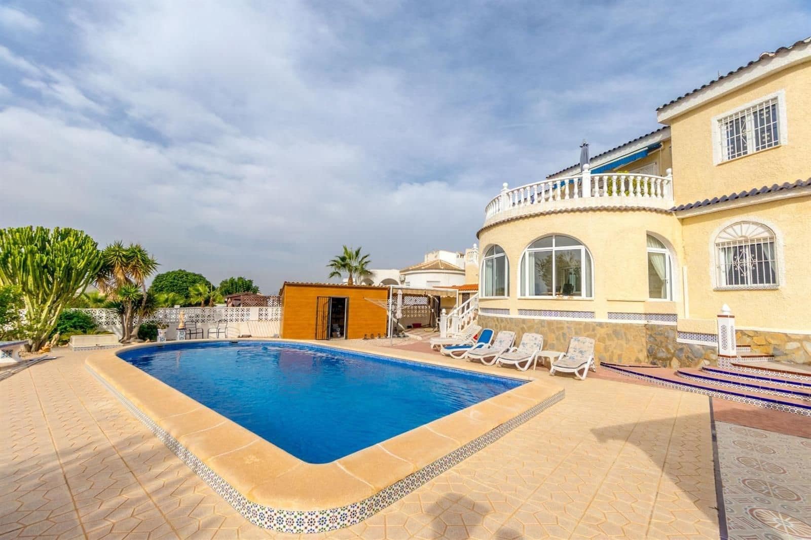 4 sovrum Villa till salu i Torrevieja med pool garage - 549 000 € (Ref: 9431709)
