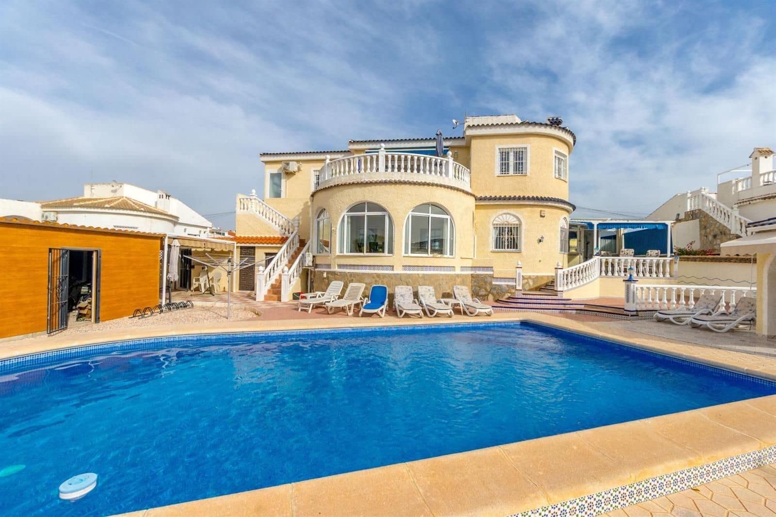 4 sovrum Villa till salu i Torrevieja med pool garage - 549 000 € (Ref: 9431709)