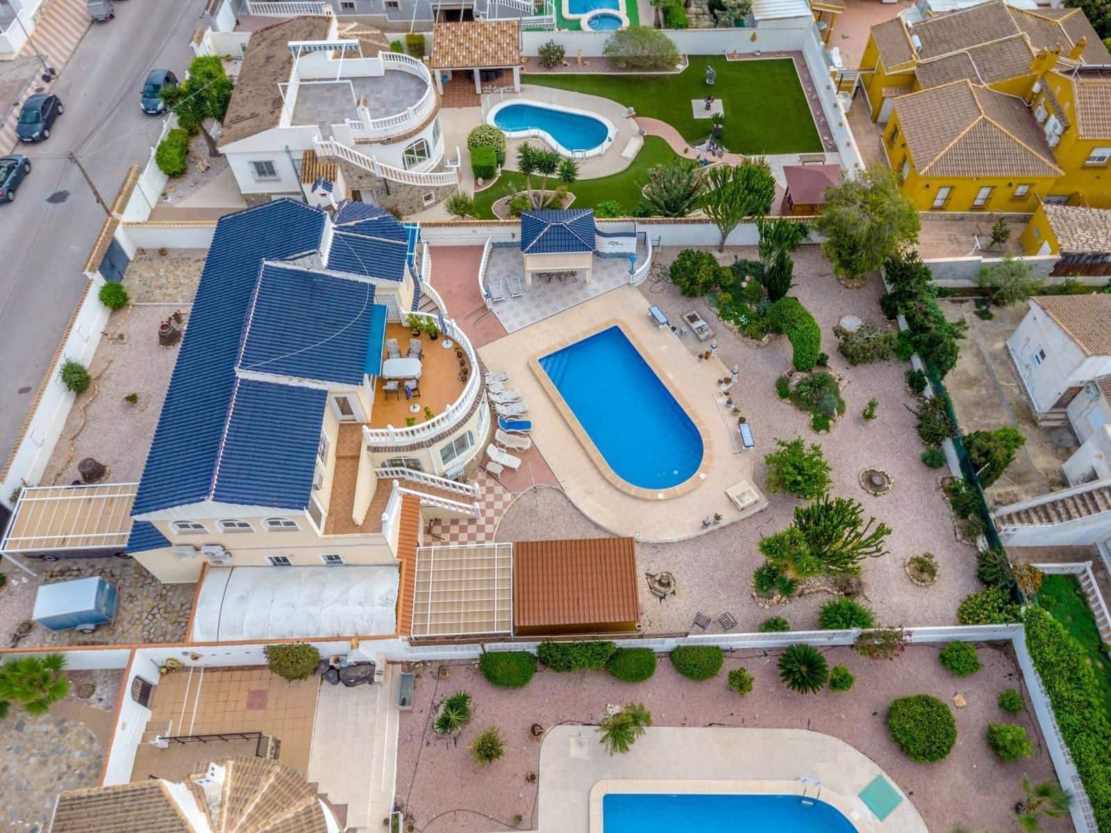 4 sovrum Villa till salu i Torrevieja med pool garage - 549 000 € (Ref: 9431709)