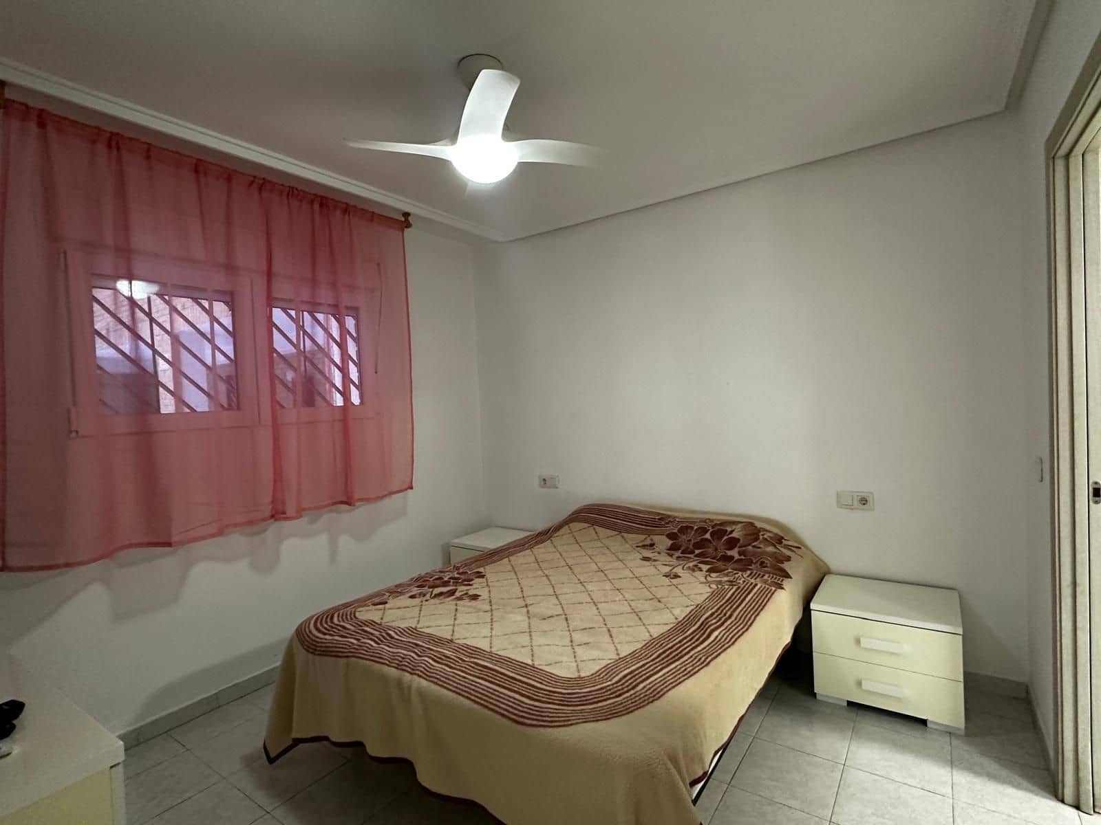 1 quarto Apartamento para venda em Torrevieja com piscina - 92 000 € (Ref: 9449608)