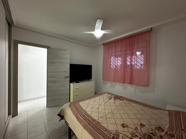 1 quarto Apartamento para venda em Centro - Muelle Pesquero, Torrevieja com piscina - 92 000 € (Ref: 9449608)