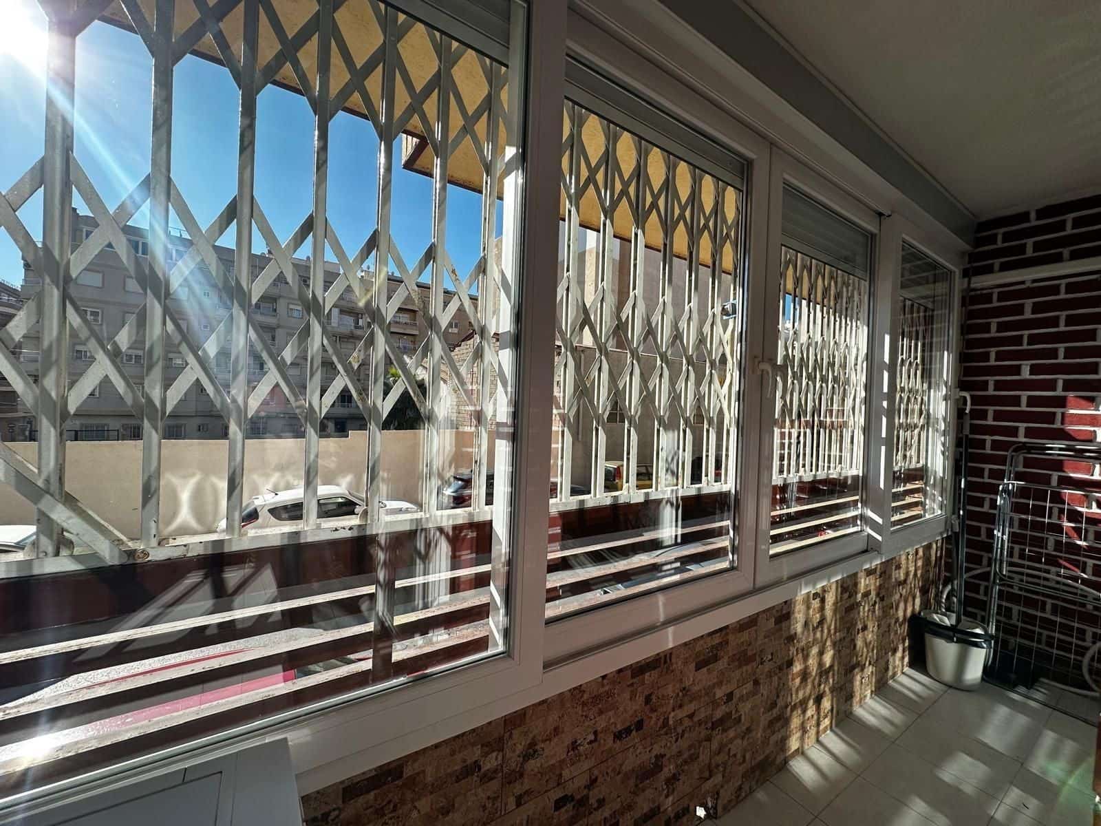 1 quarto Apartamento para venda em Torrevieja com piscina - 92 000 € (Ref: 9449608)