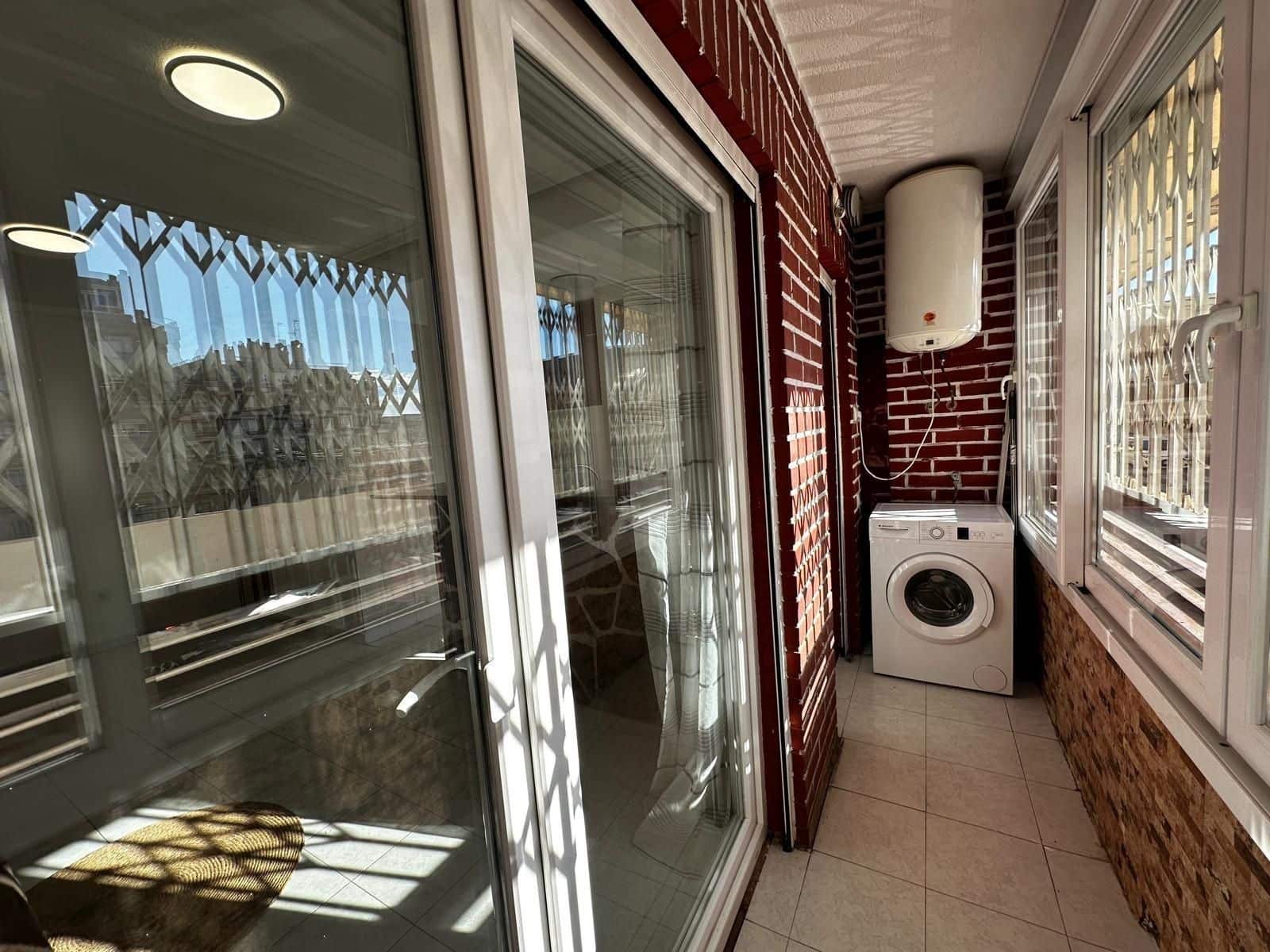 1 quarto Apartamento para venda em Torrevieja com piscina - 92 000 € (Ref: 9449608)