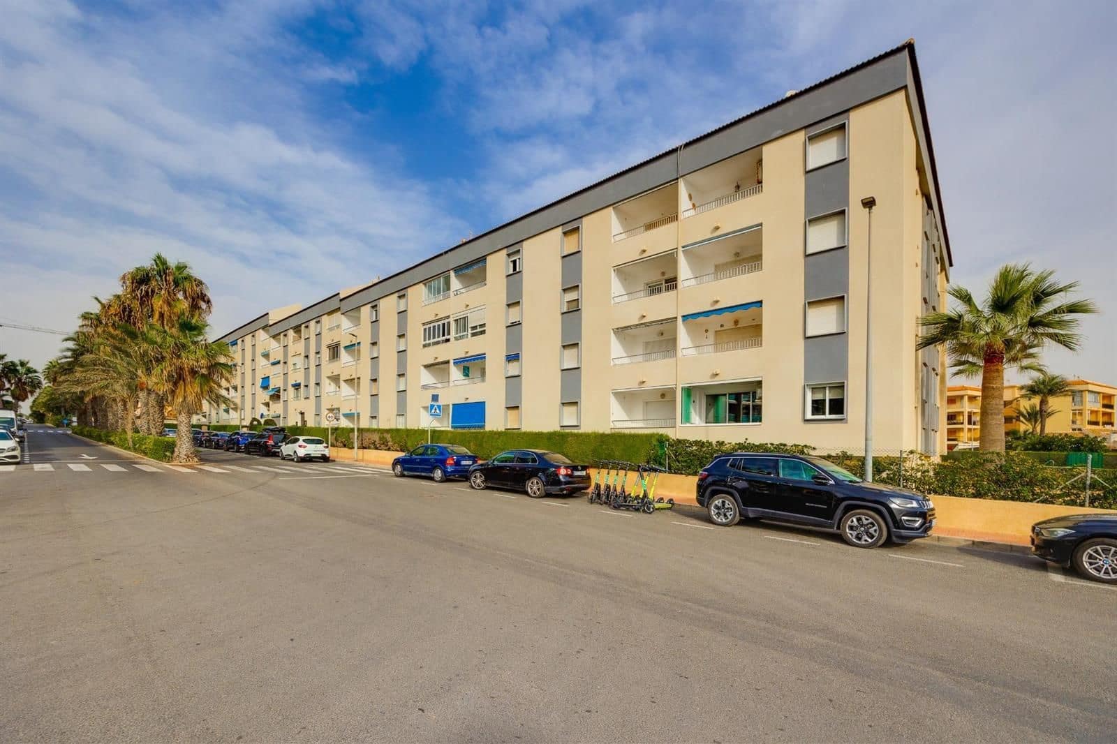 2 makuuhuone Asunto myytävänä paikassa Punta Prima mukana uima-altaan 
autotalli - 199 000 € (Ref: 9449611)