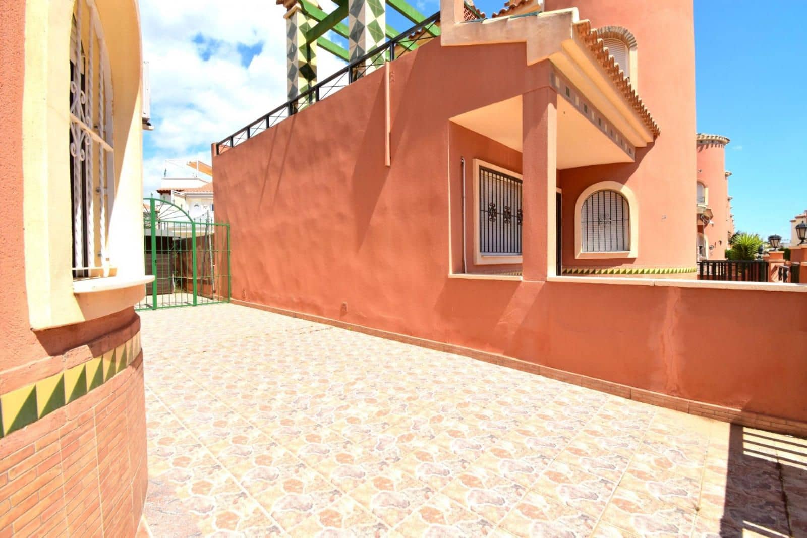 2 makuuhuone Omakotitalo myytävänä paikassa Orihuela Costa mukana uima-altaan - 230 000 € (Ref: 9449619)