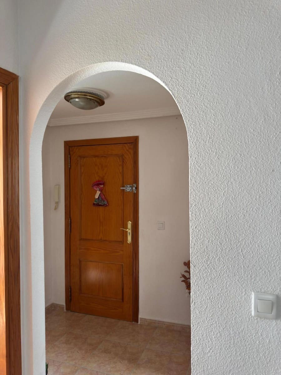 4 slaapkamer Penthouse te koop in Torrevieja met zwembad - € 159.900 (Ref: 9449623)