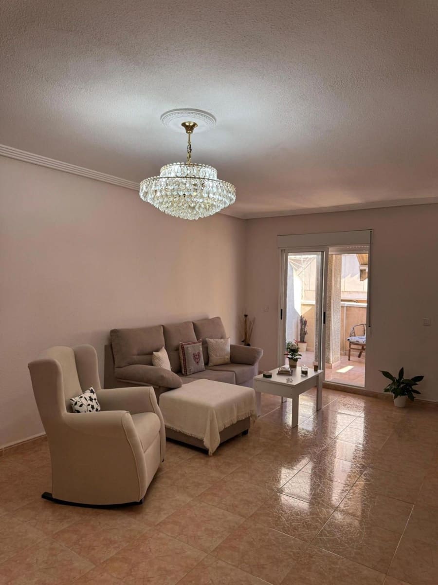4 slaapkamer Penthouse te koop in Torrevieja met zwembad - € 159.900 (Ref: 9449623)