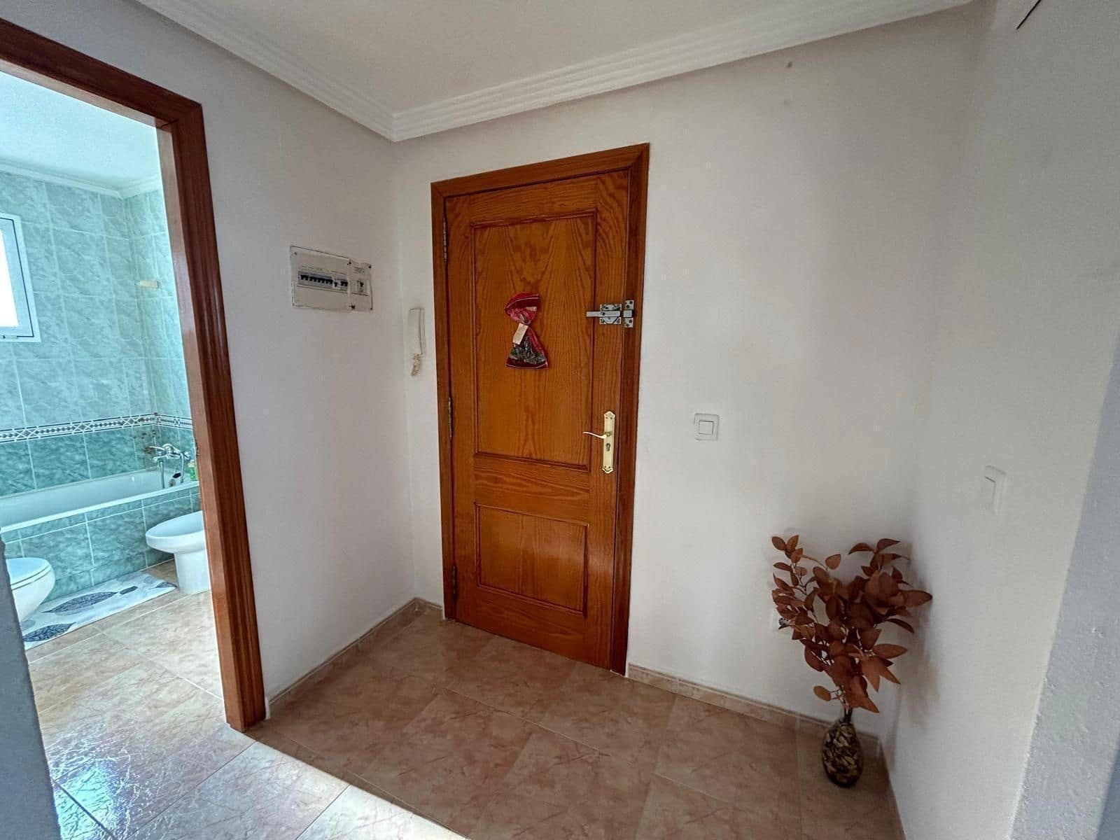 4 slaapkamer Penthouse te koop in Torrevieja met zwembad - € 159.900 (Ref: 9449623)