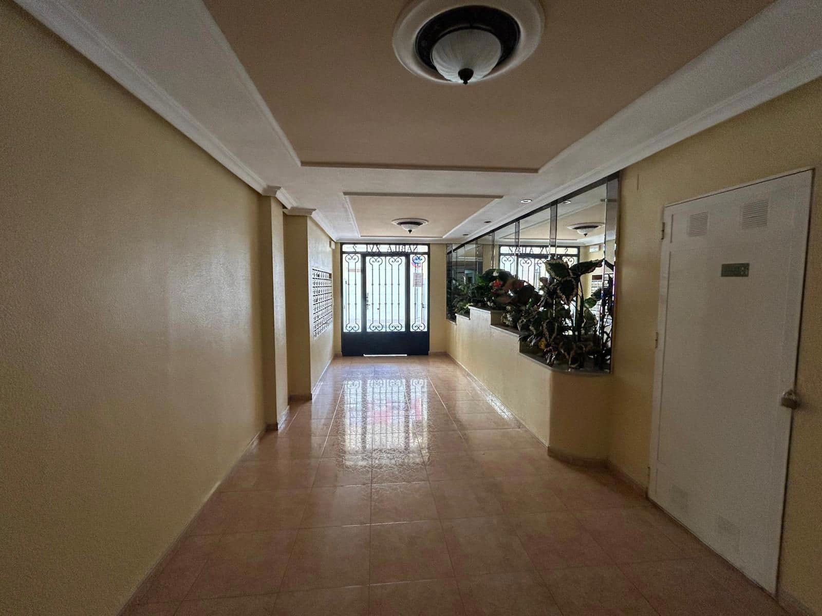 4 slaapkamer Penthouse te koop in Torrevieja met zwembad - € 159.900 (Ref: 9449623)