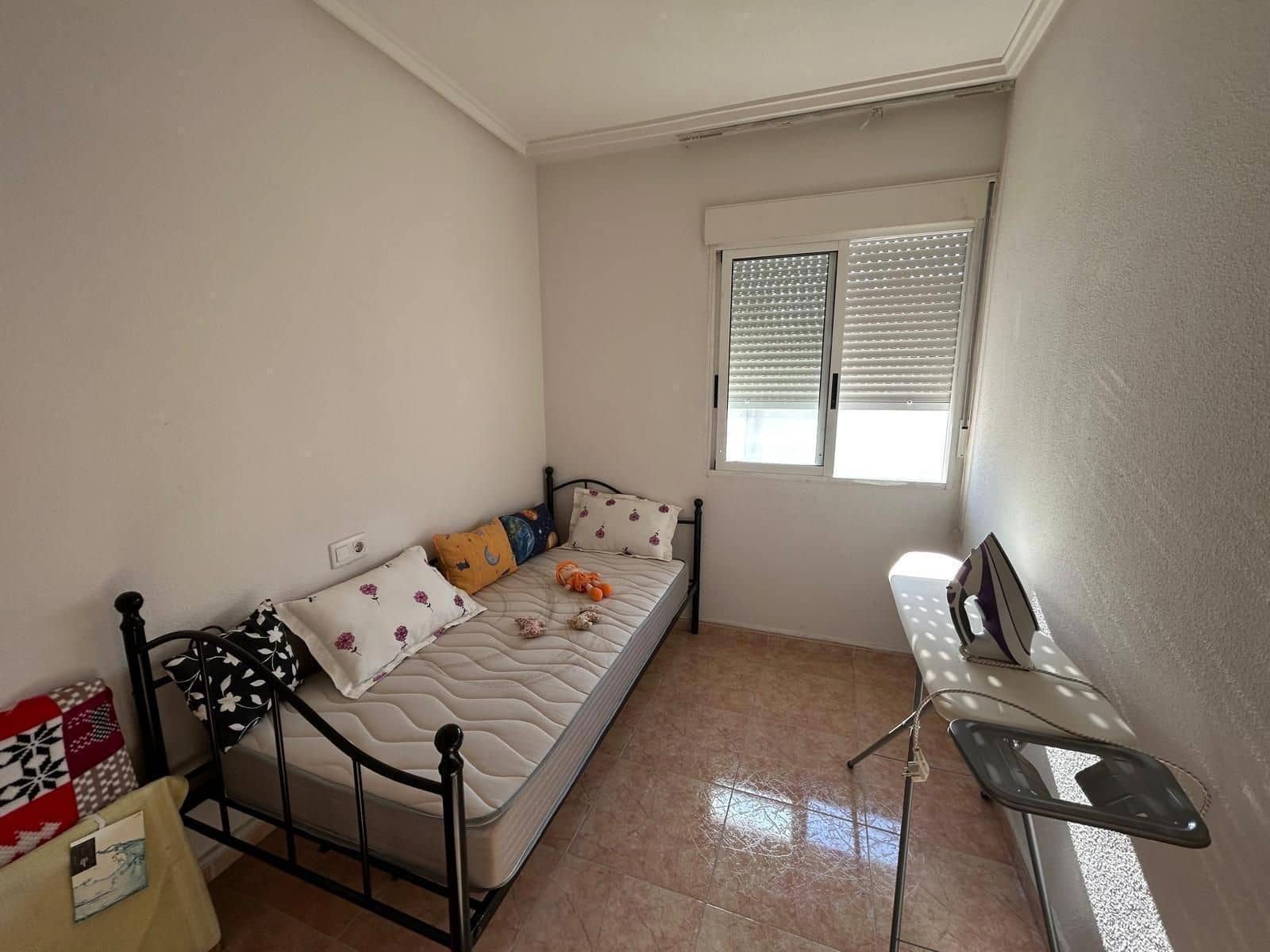 4 slaapkamer Penthouse te koop in Torrevieja met zwembad - € 159.900 (Ref: 9449623)
