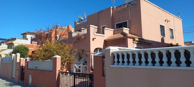 3 soverom Hus til salgs i Los Montesinos med svømmebasseng garasje - € 175 000 (Ref: 9449625)