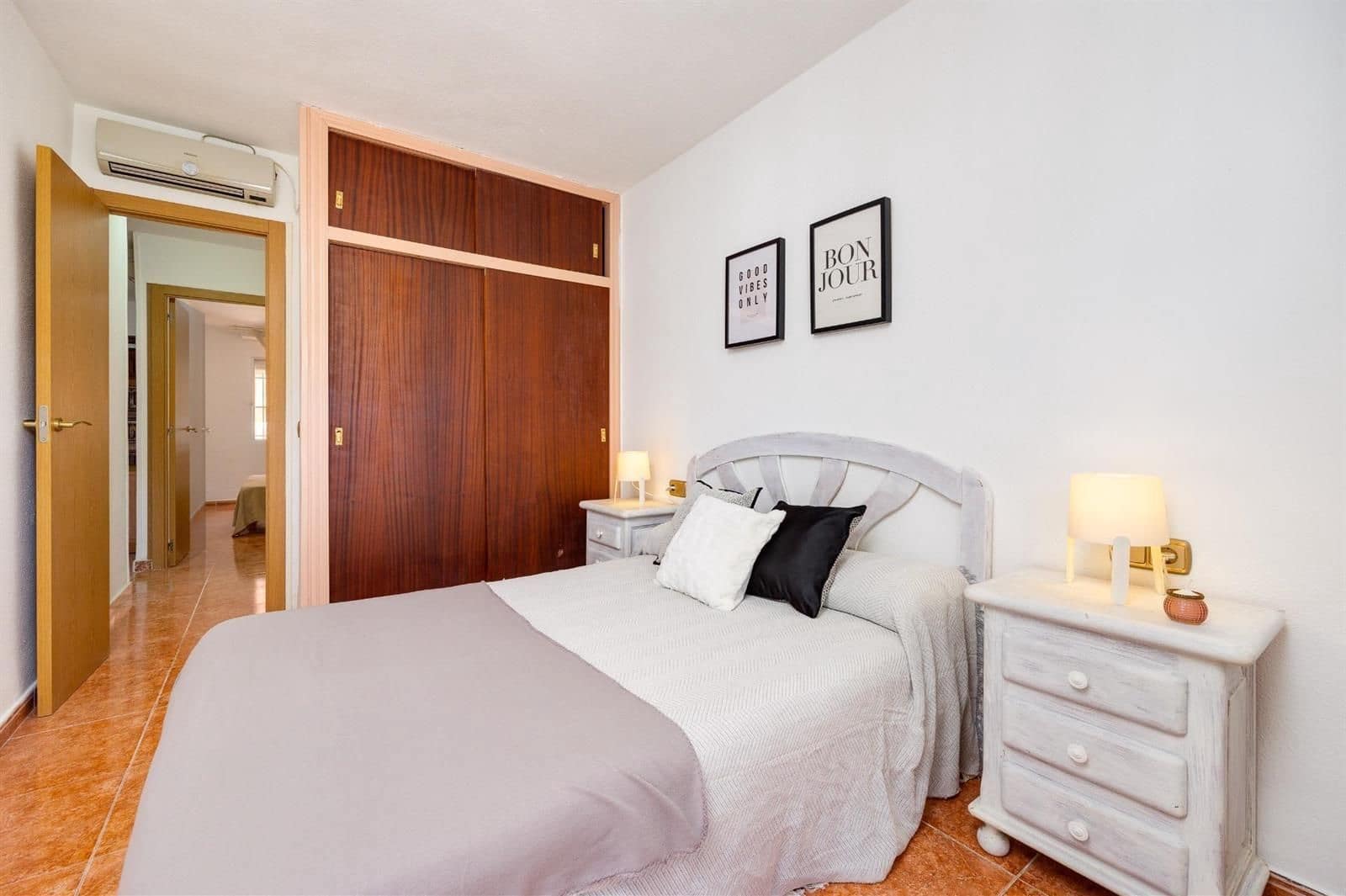 2 makuuhuone Asunto myytävänä paikassa Torrevieja mukana uima-altaan - 119 500 € (Ref: 9449630)