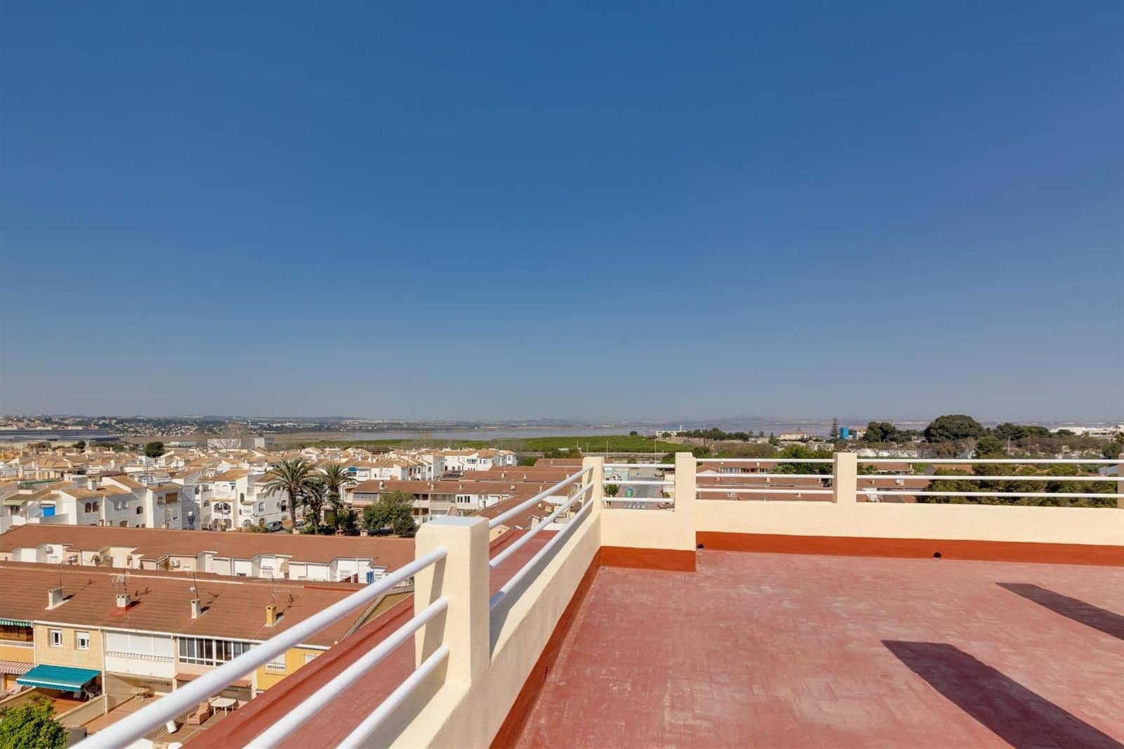 2 makuuhuone Asunto myytävänä paikassa Torrevieja mukana uima-altaan - 119 500 € (Ref: 9449630)