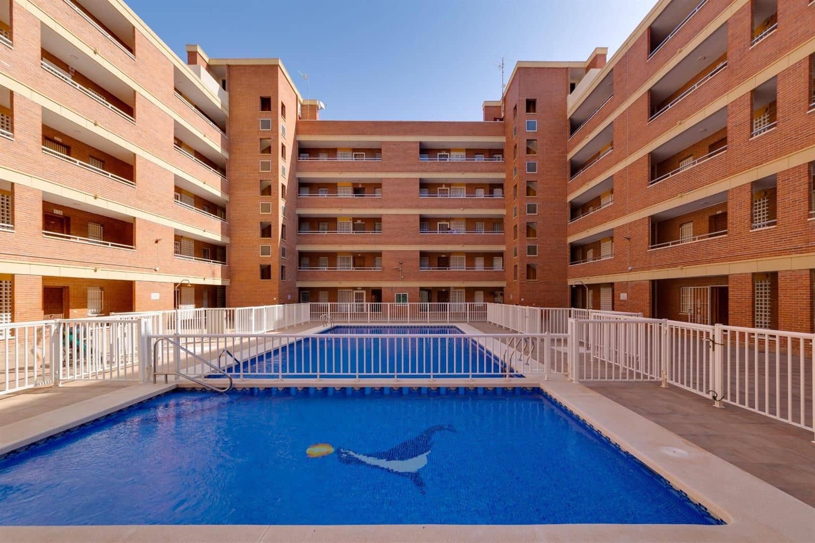 2 makuuhuone Asunto myytävänä paikassa Torrevieja mukana uima-altaan - 119 500 € (Ref: 9449630)