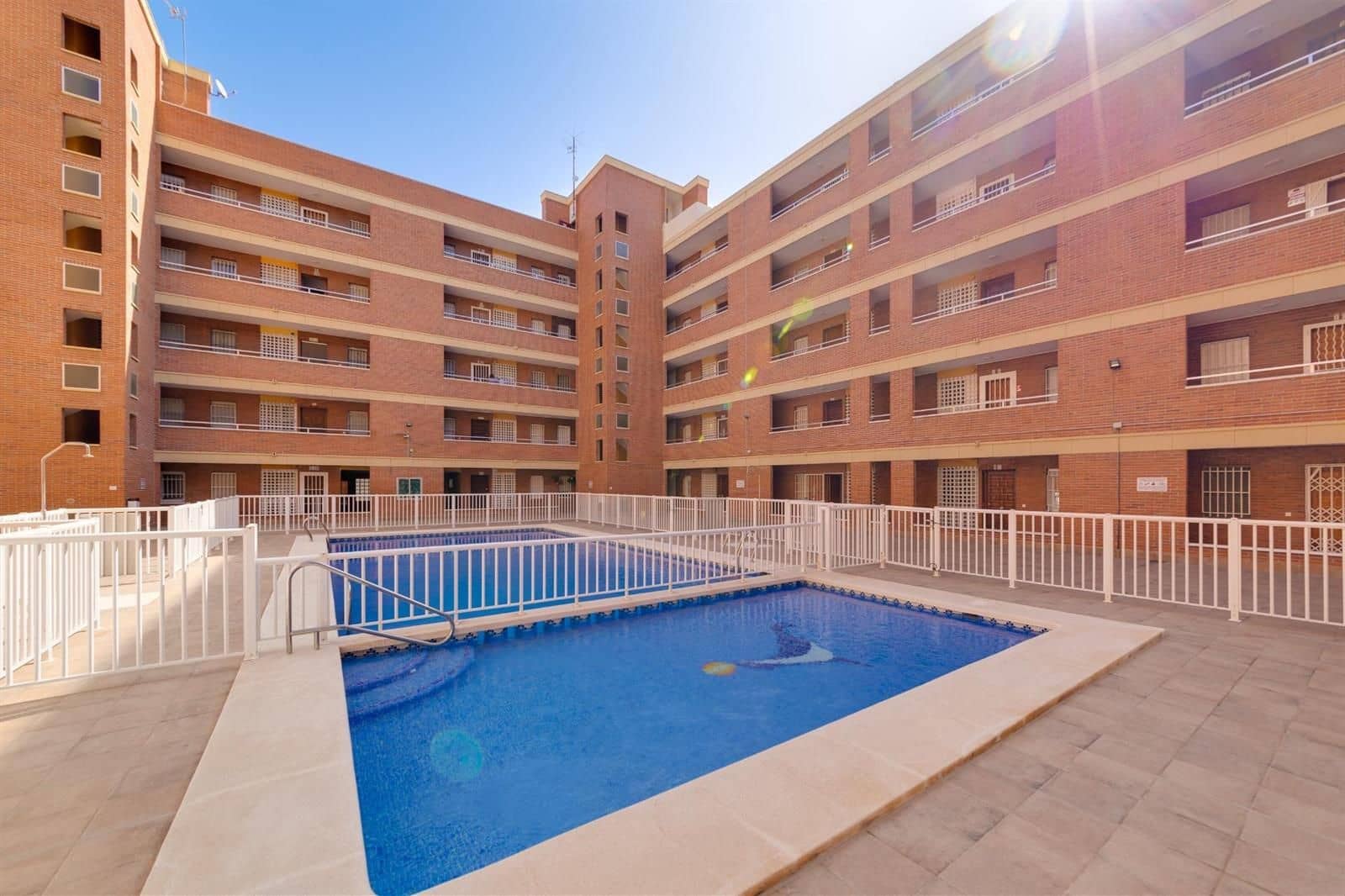 2 makuuhuone Asunto myytävänä paikassa Torrevieja mukana uima-altaan - 119 500 € (Ref: 9449630)