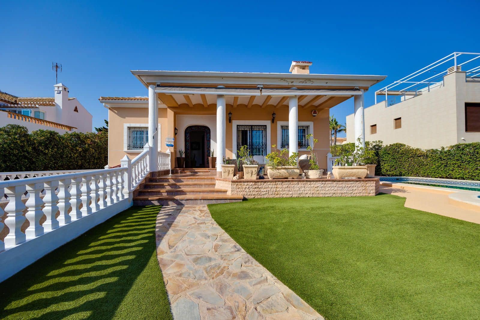 Chalet de 6 habitaciones en La Mata en venta con piscina - 949.969 € (Ref: 9460584)