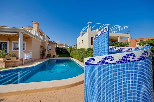 Chalet de 6 habitaciones en La Mata, Torrevieja en venta con piscina - 949.969 € (Ref: 9460584)