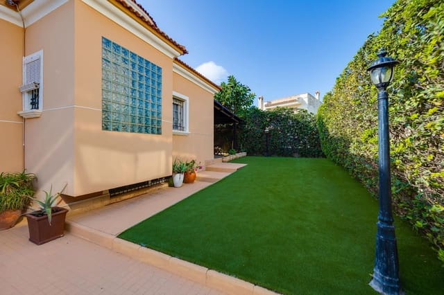 Chalet de 6 habitaciones en La Mata, Torrevieja en venta con piscina - 949.969 € (Ref: 9460584)