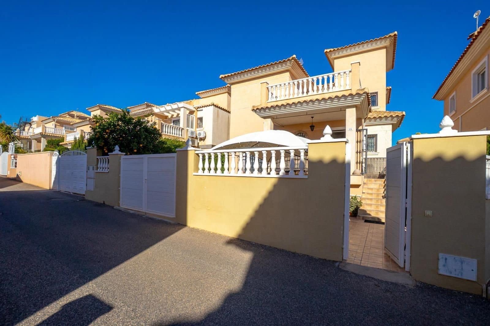 3 bedroom Villa for sale in Los Altos with pool garage - € 345,000 (Ref: 9489855)