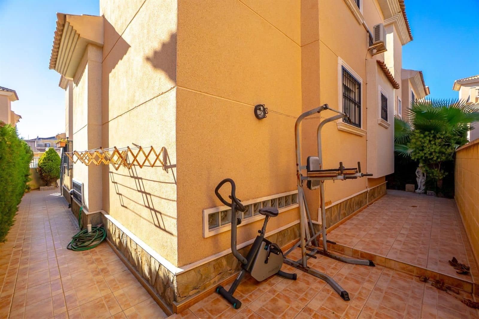 3 bedroom Villa for sale in Los Altos with pool garage - € 345,000 (Ref: 9489855)