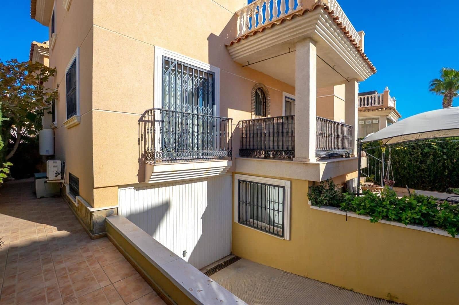 3 bedroom Villa for sale in Los Altos with pool garage - € 345,000 (Ref: 9489855)