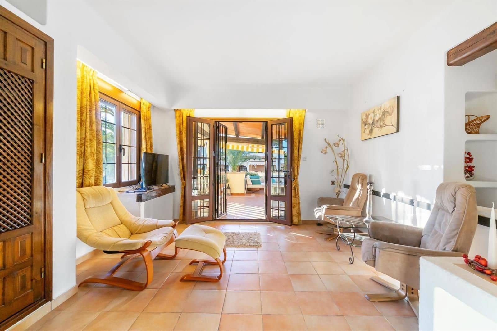 3 bedroom Penthouse for sale in Torrevieja with garage - € 499,000 (Ref: 9489856)